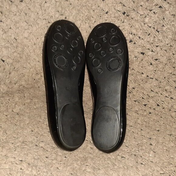 MARC BY MARC JACOBS-Black Patent Ballet Flat/Gold Plaque-Sz 37-Near Mint - Picture 7 of 7